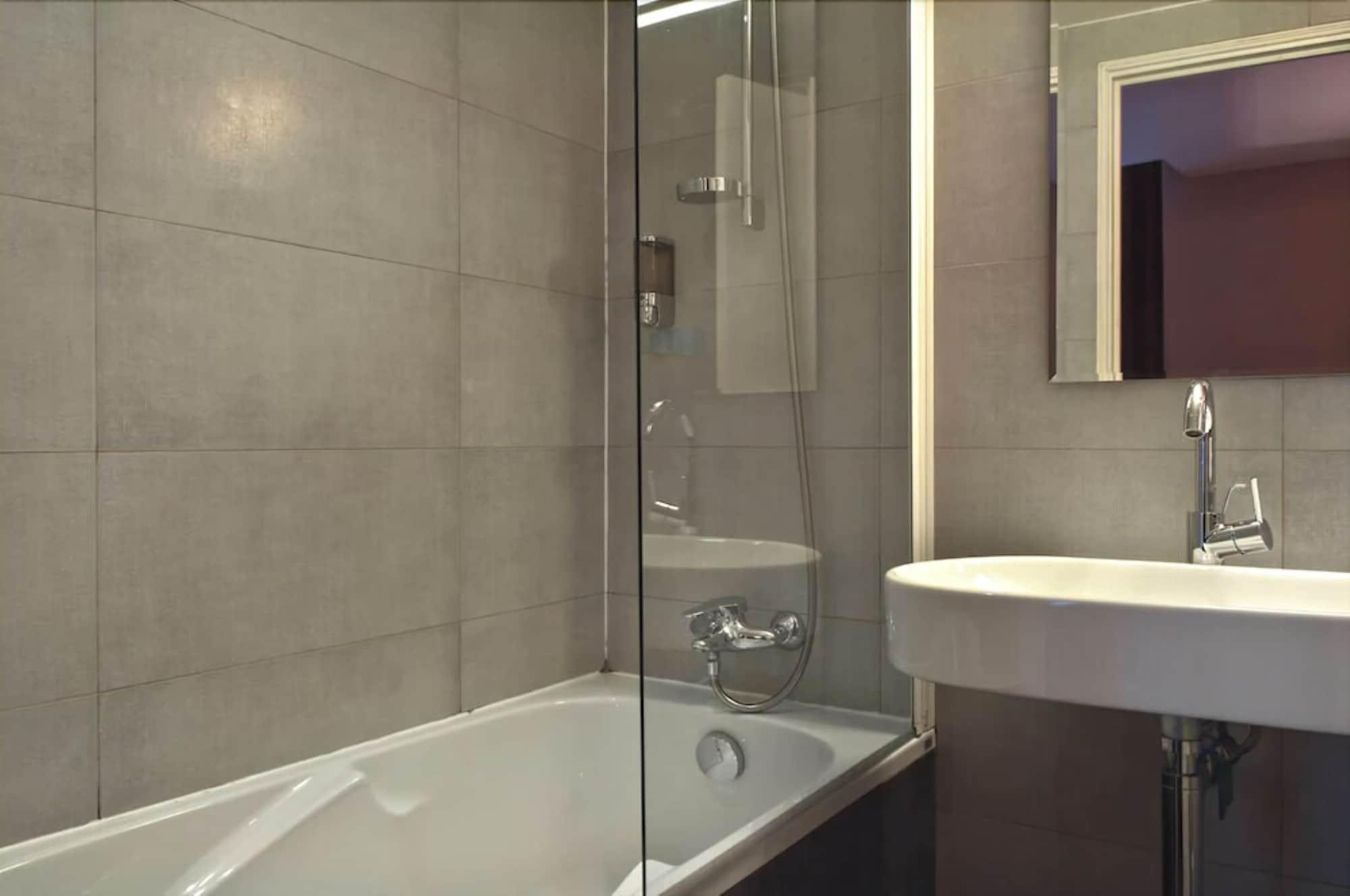 โฮเต็ล ยูเจอนี่ Hotel ปารีส ภายนอก รูปภาพ